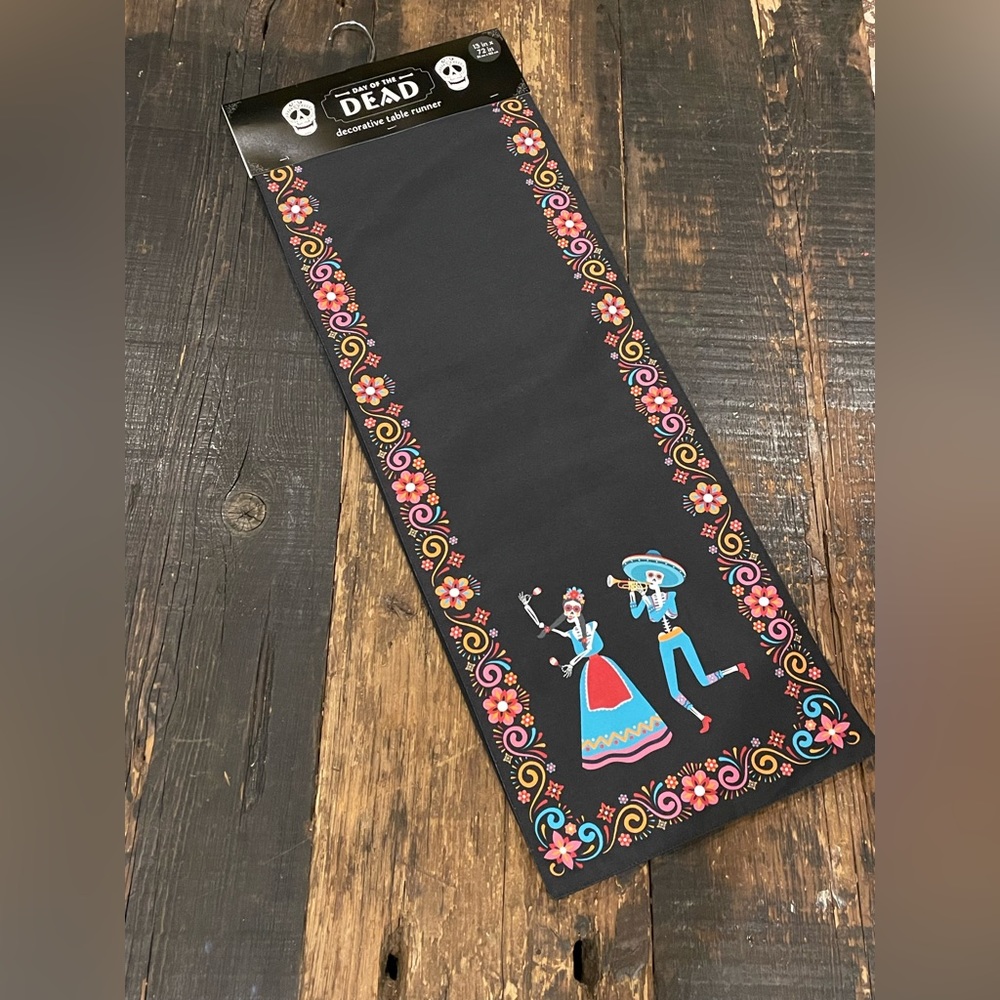 DIA DE LOS MUERTOS  Day Of The Dead Sugar Skull Floral Decorative Table Runner